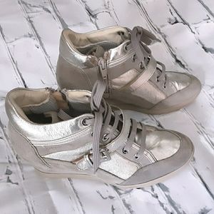 GEOX SILVER/GRAY LEATHER/SUEDE WEDGE SNEAKERS 37